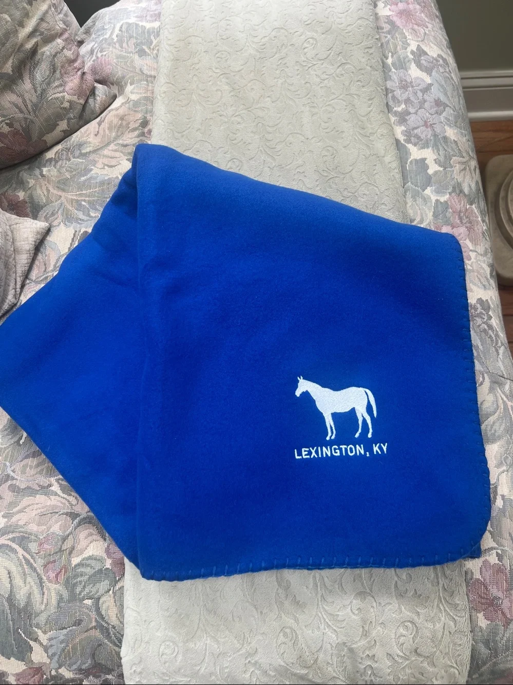 Lexington KY Embroidered Silhouette 🐎 Horse Fleece Throw Royal Blue - Brand New!